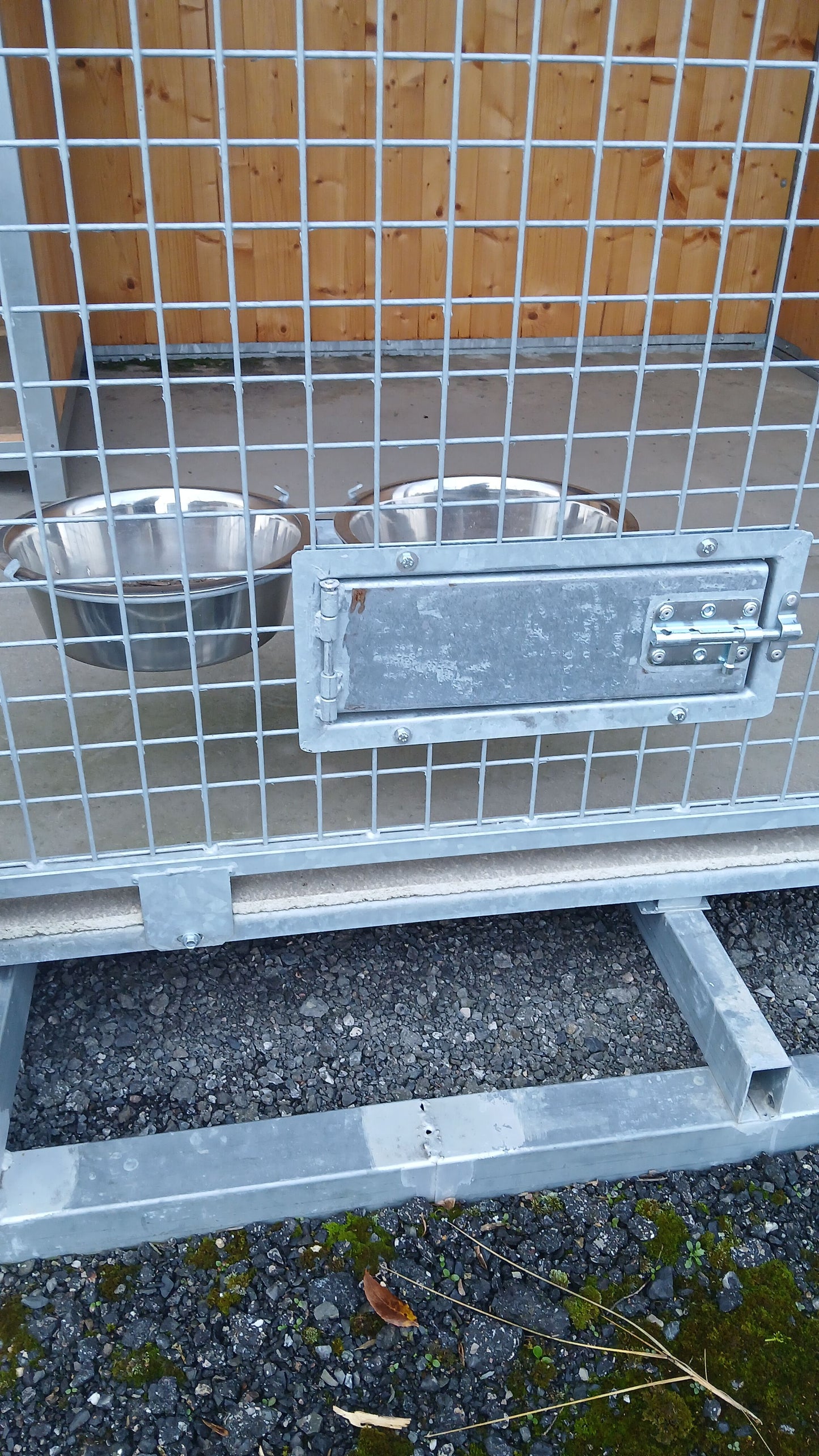 Dvojité krmítko otočné 4 litry