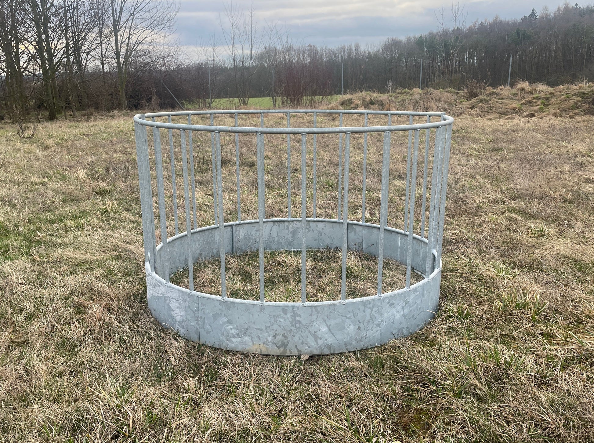 Krmelec pro ovce Sheep Feeder, průměr 170 cm - Texas Connection