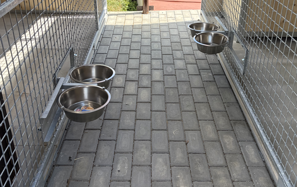 Dvojité krmítko otočné 2 x 2,5 litru, včetně misek